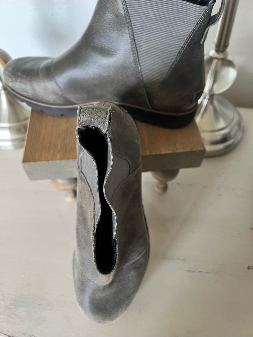 Sorel Harlow Chelsea leather boot distressed gray size 8.5